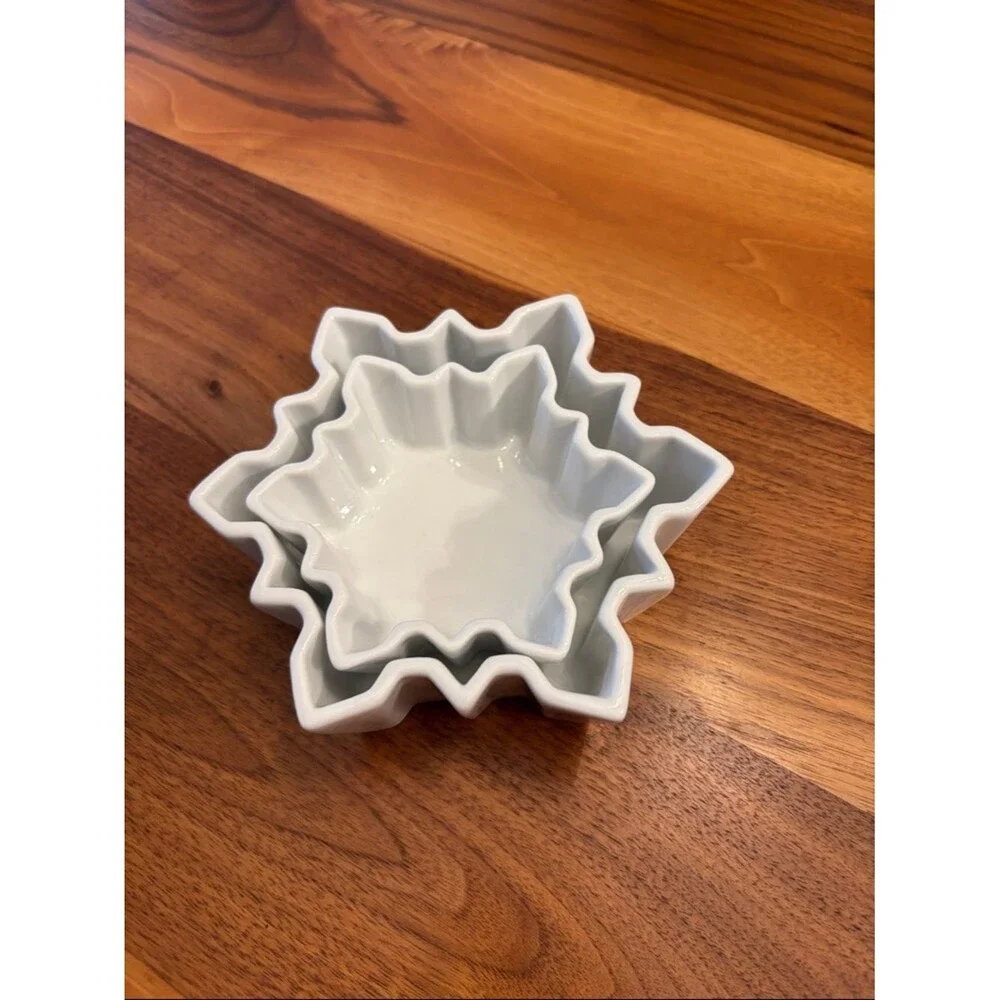 Crate & Barrel White Snowflake Nesting Bowls Christmas Decor